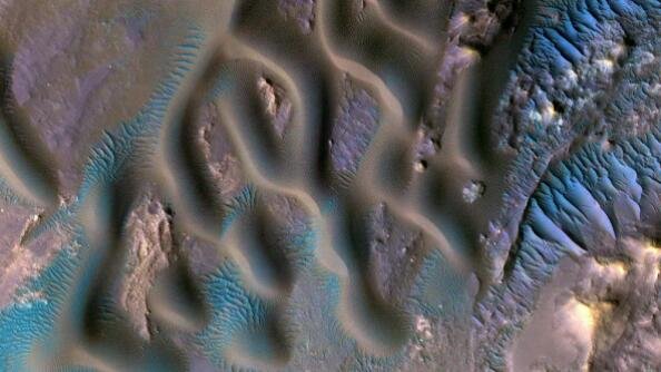 奇怪的火星沙丘揭示了红色星球上的风吹向哪里.jpg