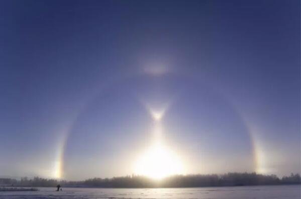 2010 年 12 月 12 日在芬兰坦佩雷拍摄的钻石尘晕照片.jpg