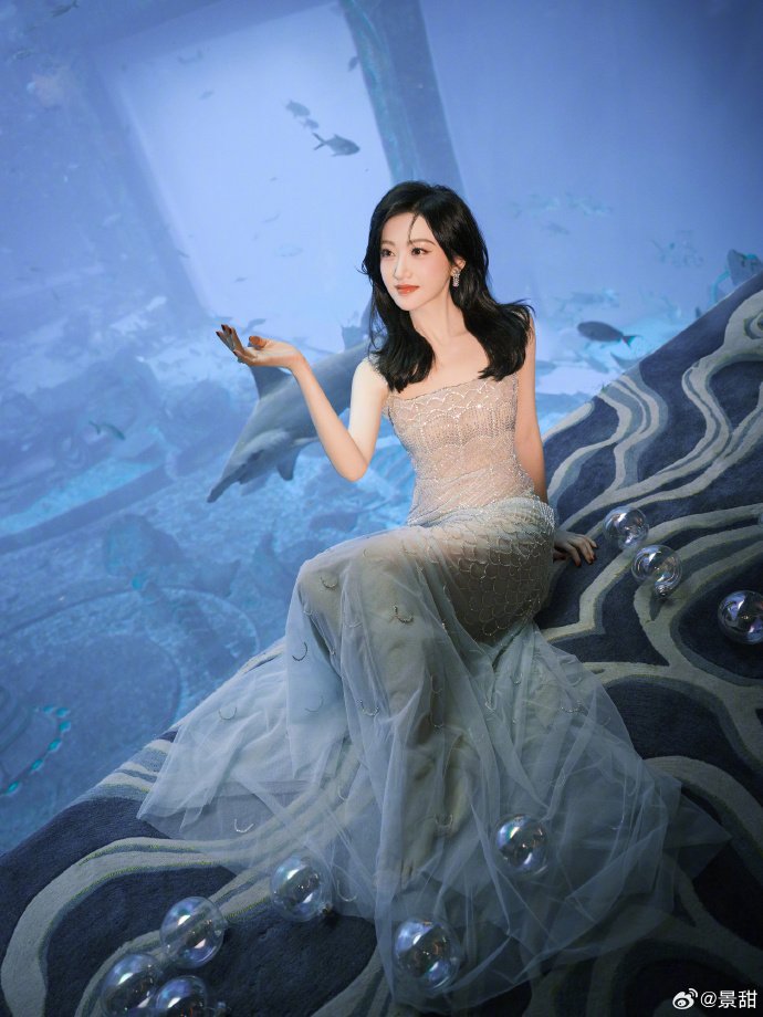 人间富贵花景甜美人鱼造型，甜美温婉