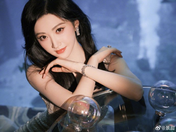 人间富贵花景甜美人鱼造型，甜美温婉