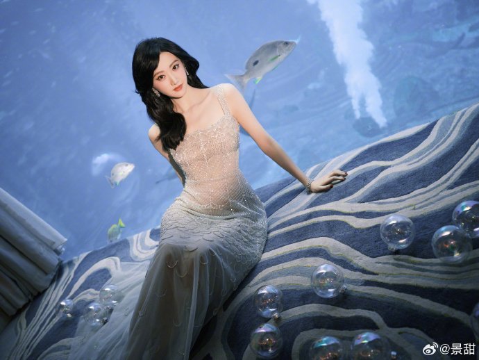 人间富贵花景甜美人鱼造型，甜美温婉