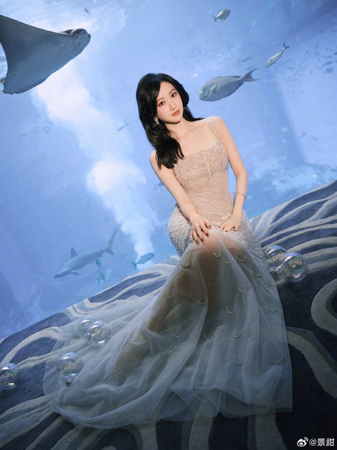人间富贵花景甜美人鱼造型，甜美温婉