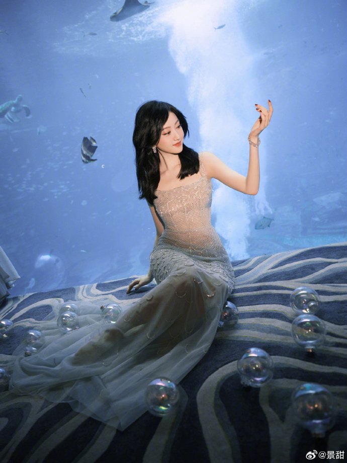 人间富贵花景甜美人鱼造型，甜美温婉