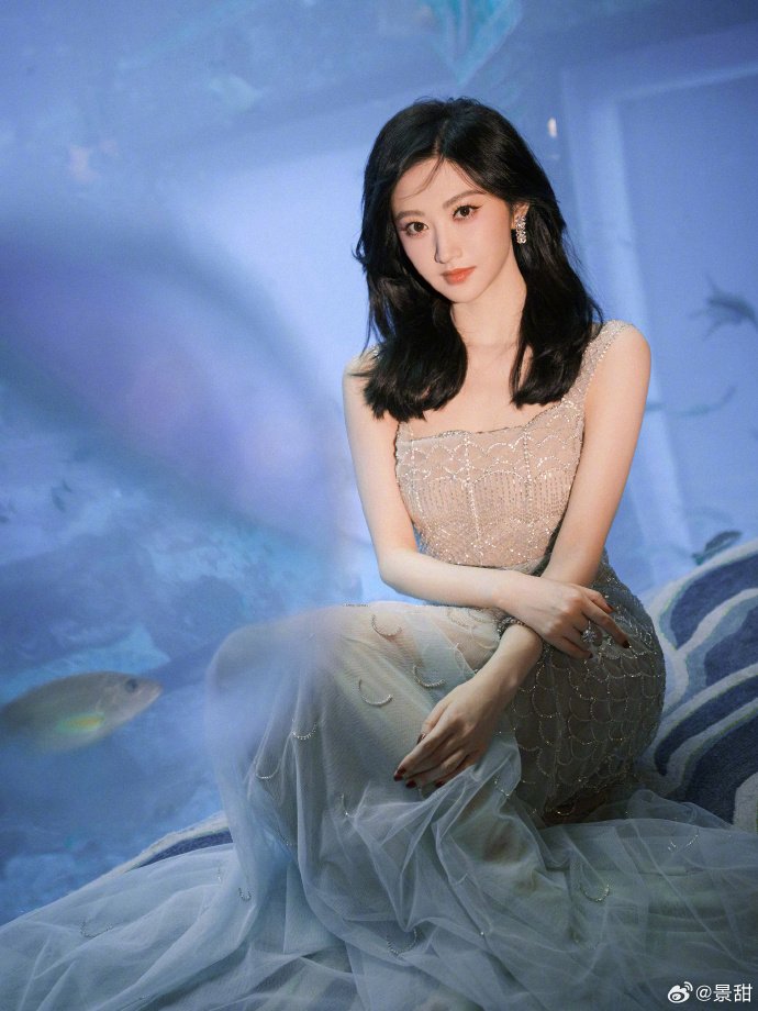 人间富贵花景甜美人鱼造型，甜美温婉